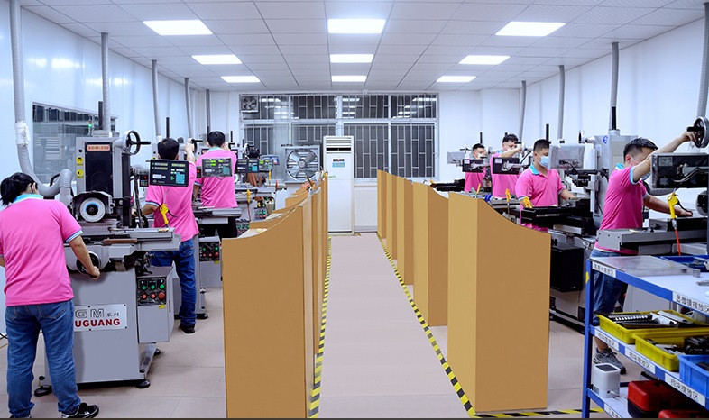 表面品質は金型部品の性能にどのような影響を与えますか?